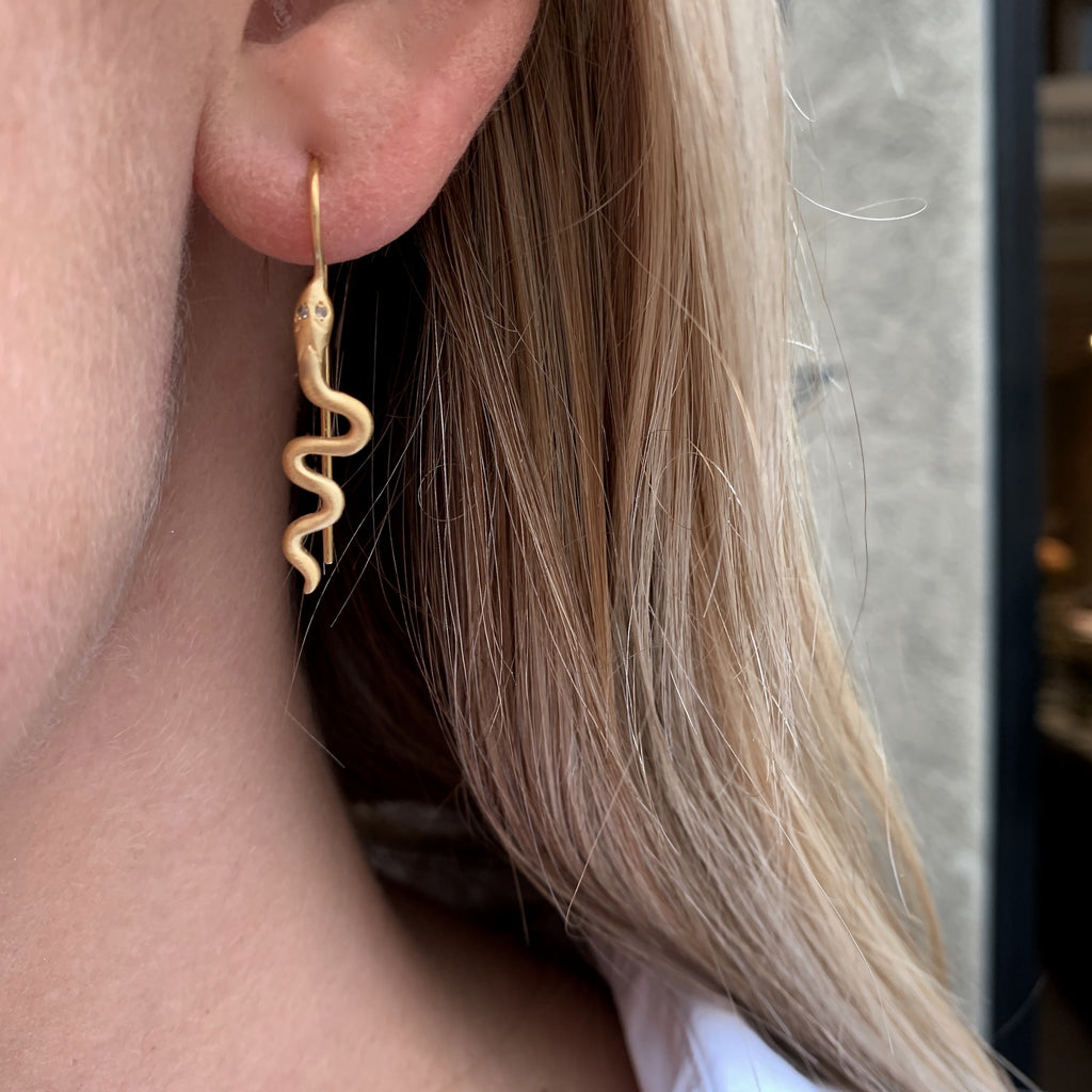 SNEAKY SNAKES, Twirling Hooks