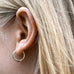 ALIGNED, EVEN round huggies 15mm 0,30ct, Gold/White