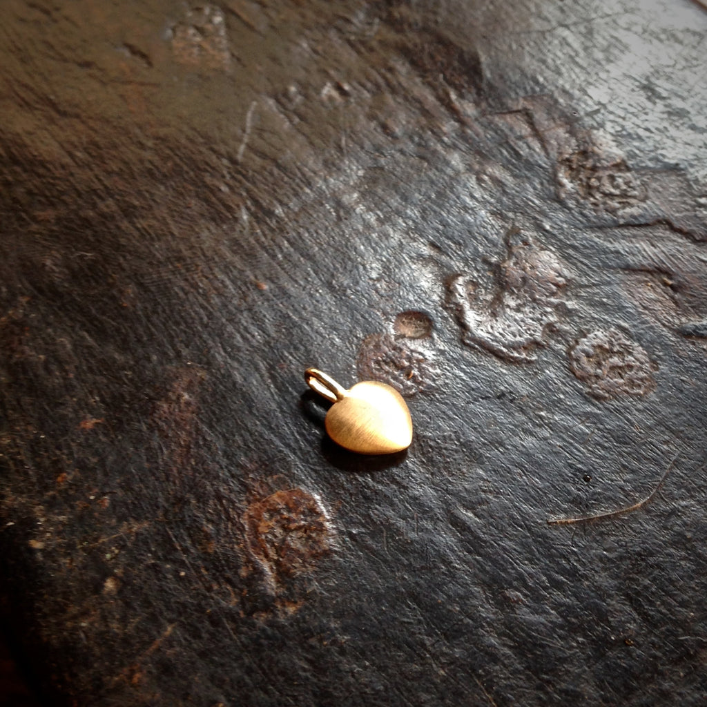 RAINBOW, Nyx Pendant