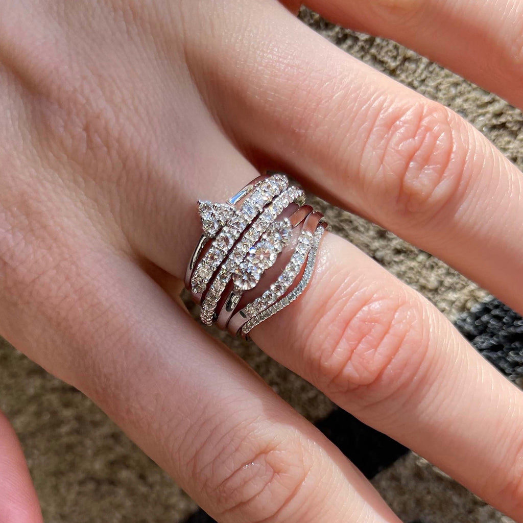 Aligned, 1/3 Line 2mm Ring, White/White