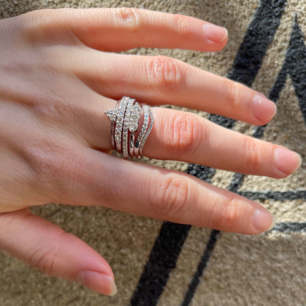 Aligned, 1/3 Line 2mm Ring, White/White