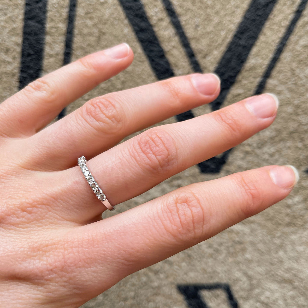 Aligned, 1/3 Line 2mm Ring, White/White