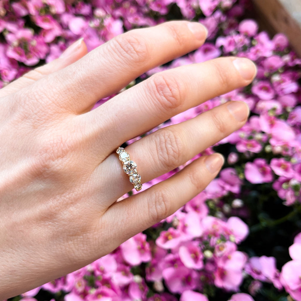 Aligned, 5-stone 1,15ct Ring, Gold/White