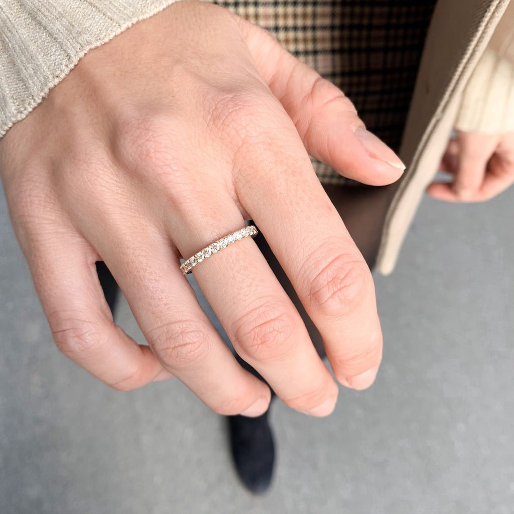 Aligned, 1/1 Line 2mm Ring, Gold/White