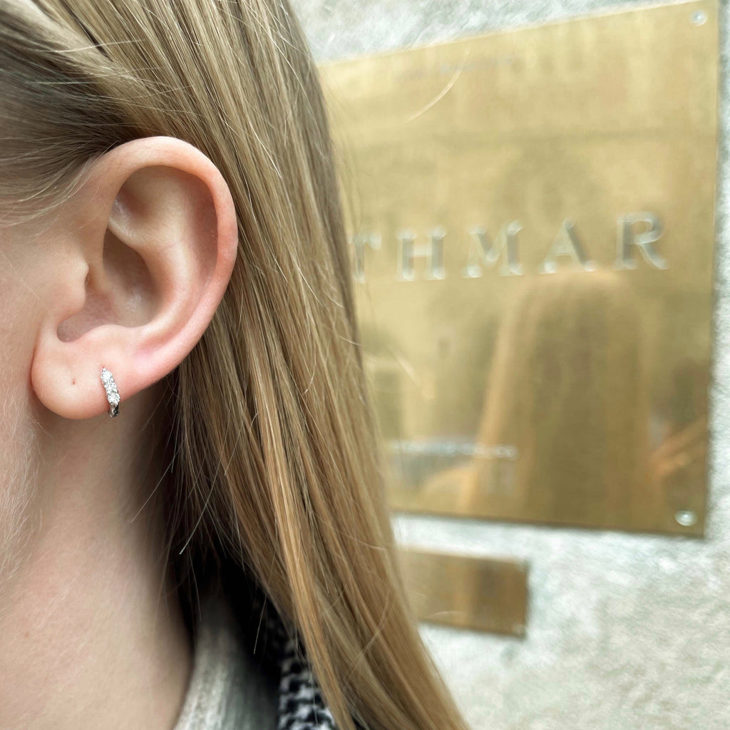 OLYMPIA, Hera huggies 8mm 0,18ct, White/White