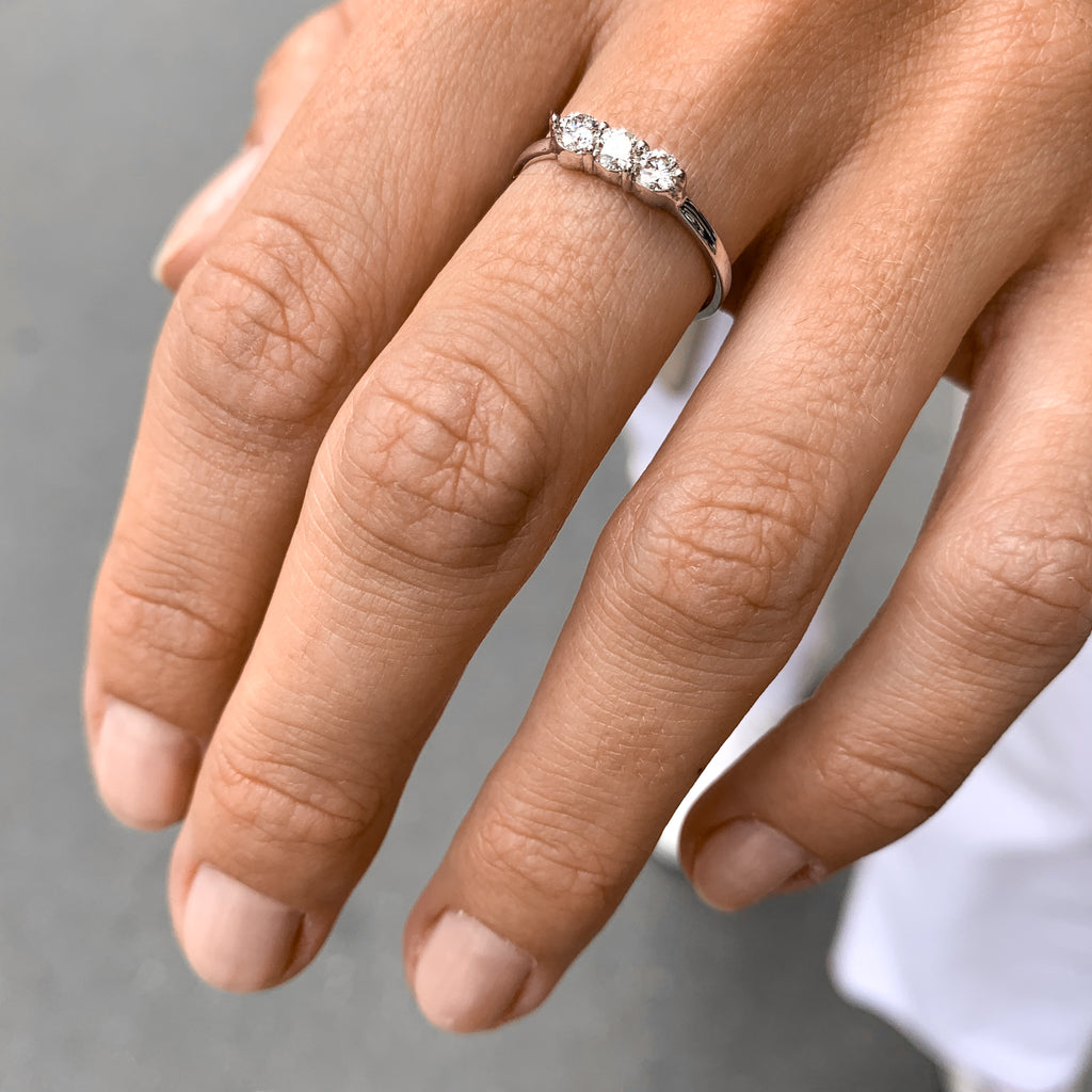 OLYMPIA, Hermes Line Ring 0,33ct, White/White