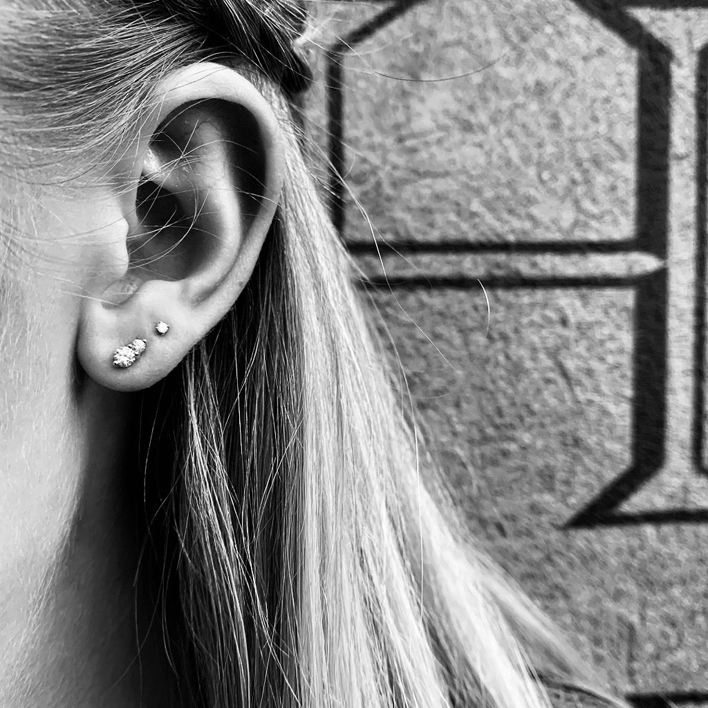 OLYMPIA, Zeus Arch Studs 0,45ct, White/White.