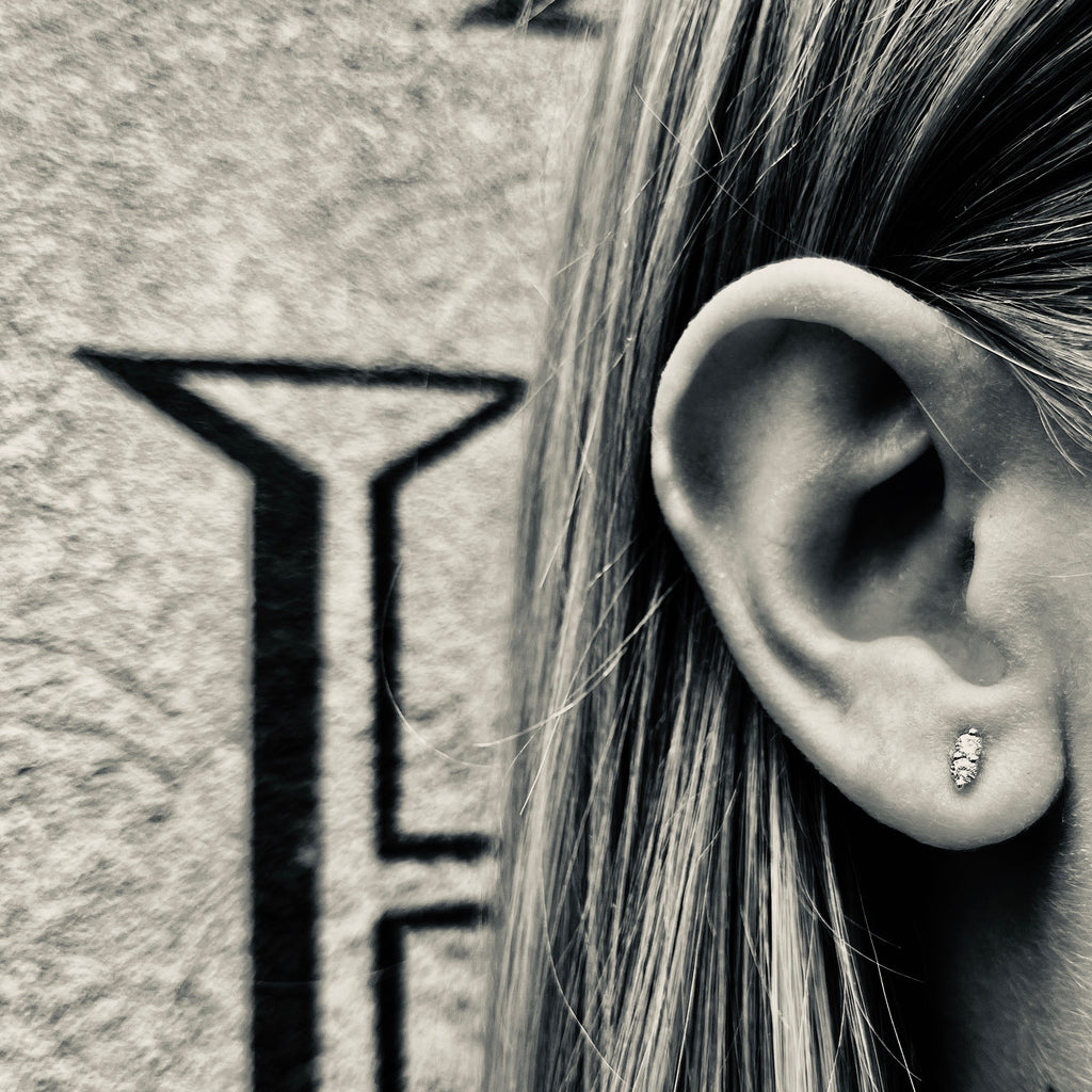 OLYMPIA, Helios Studs, White/White