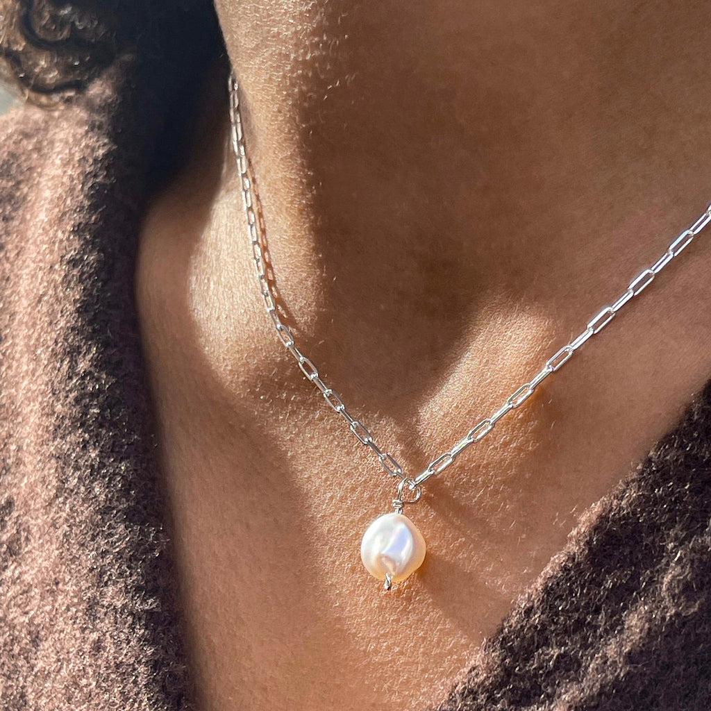 DROPS DELIGHT, Nugget pearl  necklace, Silver/White