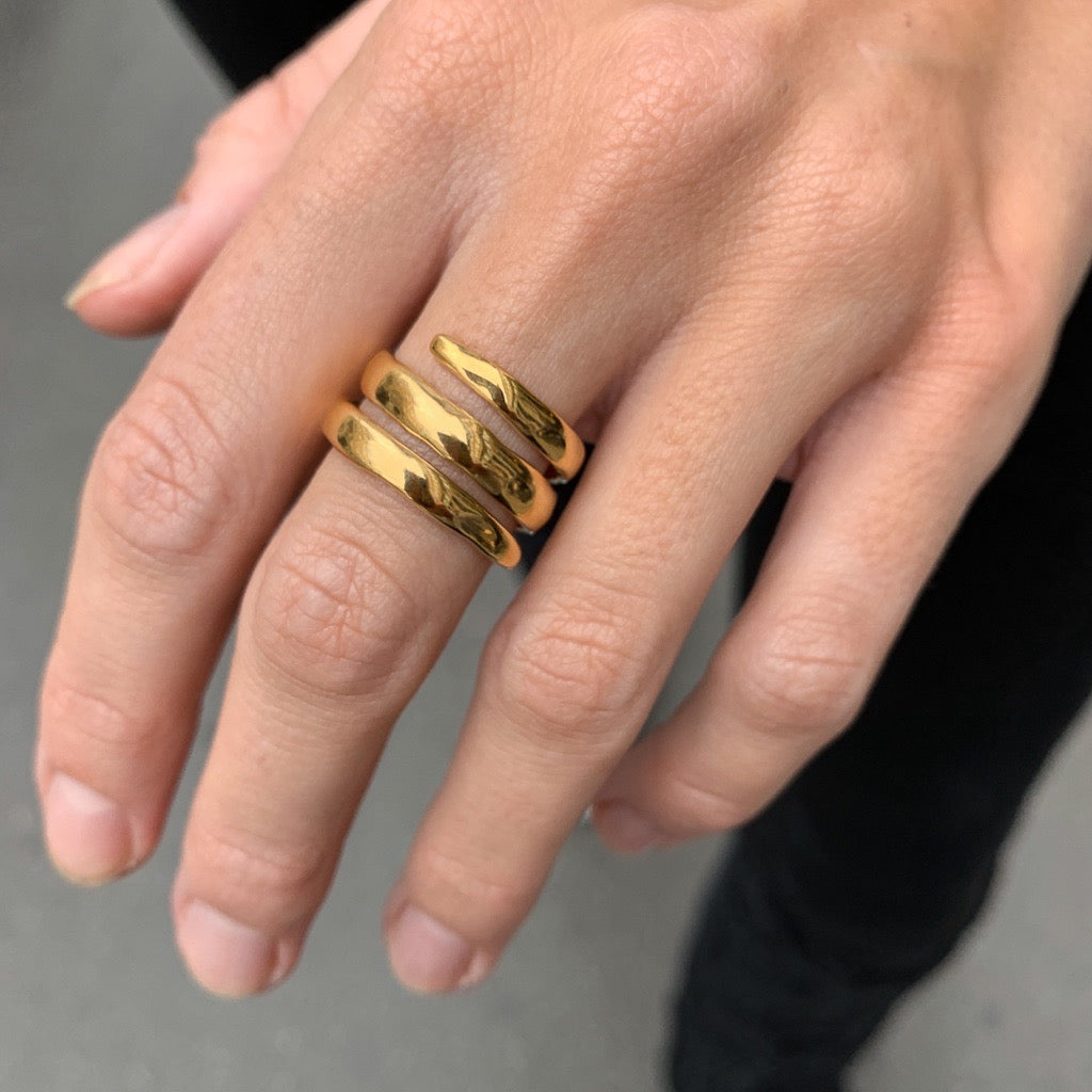 SUOMI, Pielinen Twirl Ring, Golden