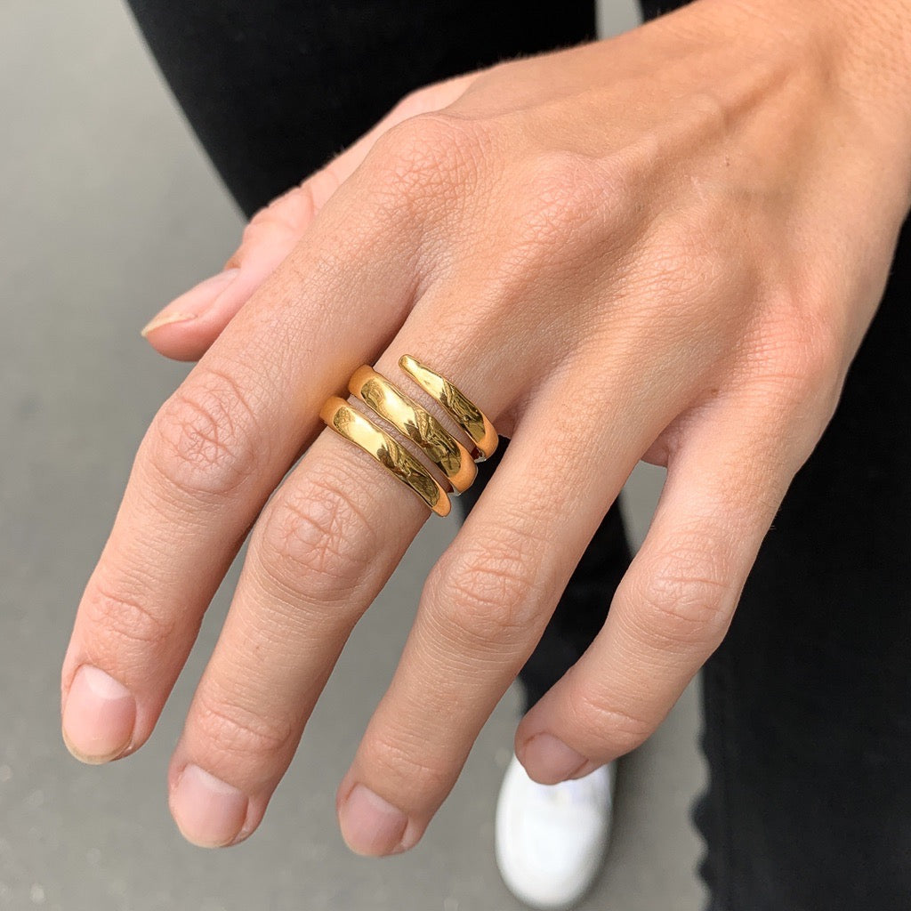 SUOMI, Pielinen Twirl Ring, Golden