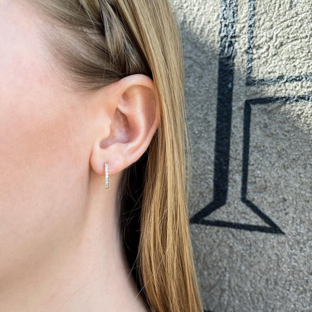 ALIGNED, EVEN oval huggies 12mm 0,20ct, Gold/White