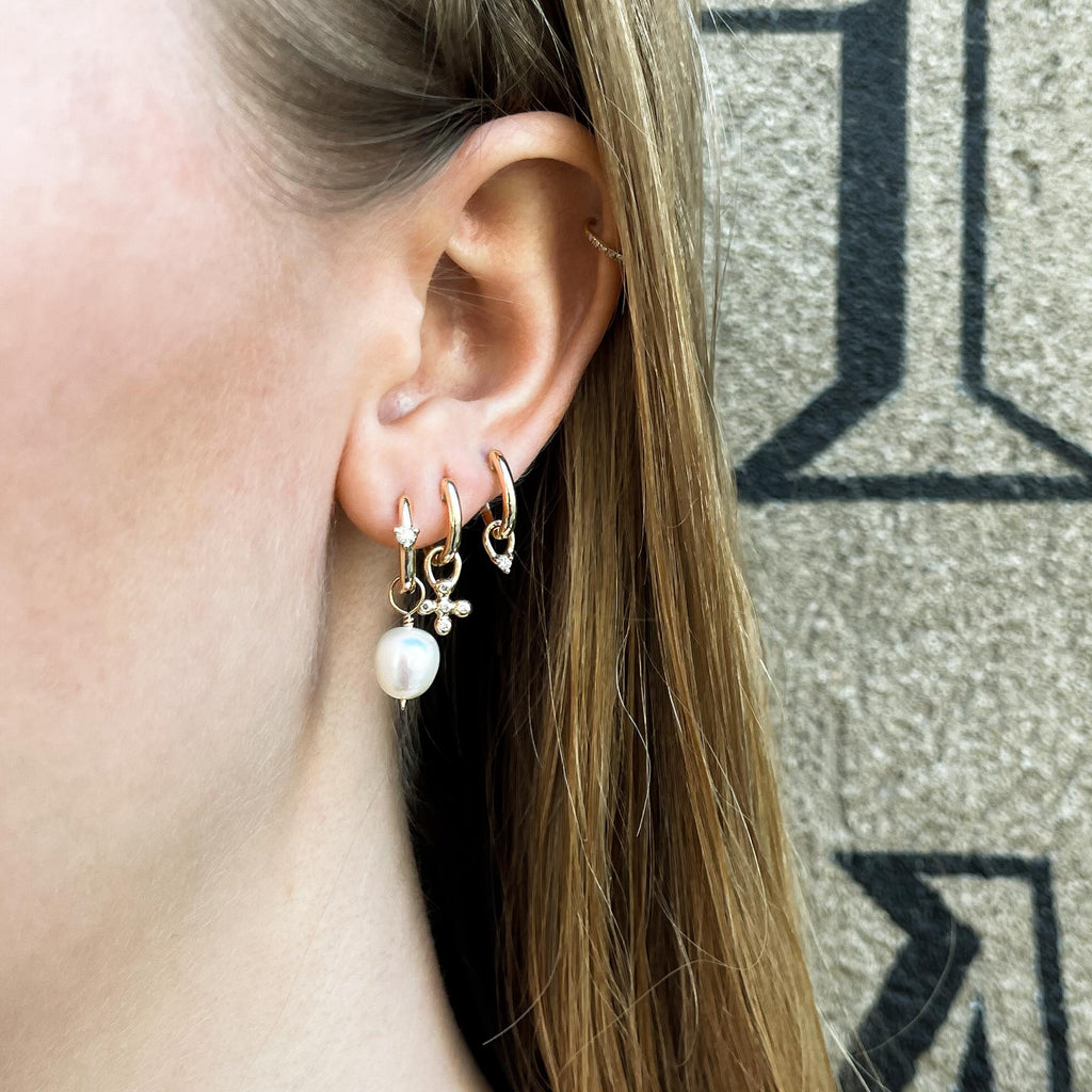 ALIGNED, Oval plain huggies, Gold