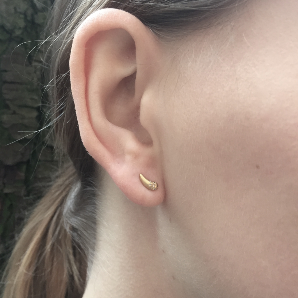 YANG, Light Studs